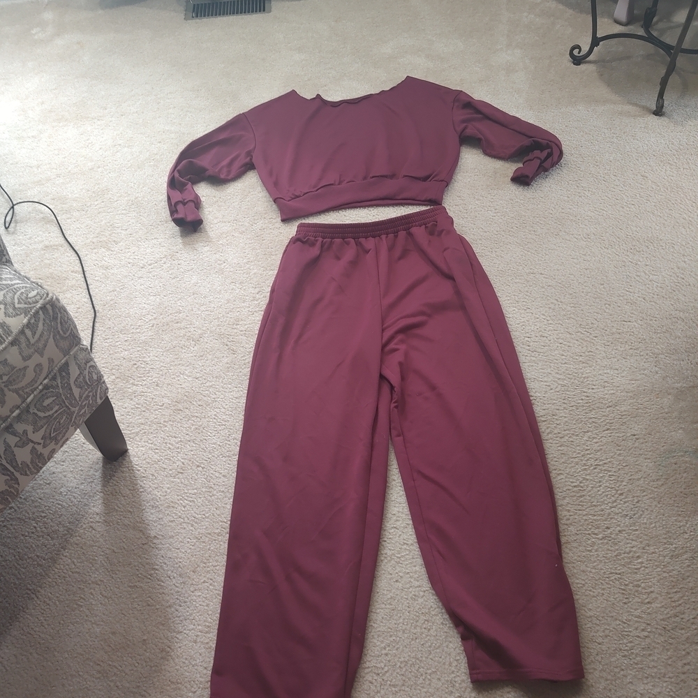 Set - Burgundy sweatshirt/sweatpants set